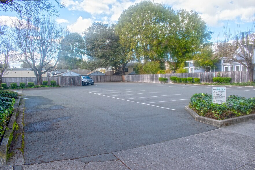 More Photos Of 627 College Ave, Santa Rosa Office For Sale
