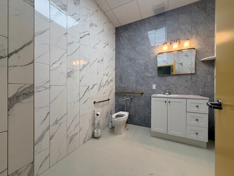 More Photos Of 306 Powers St, Brooklyn Office For Lease