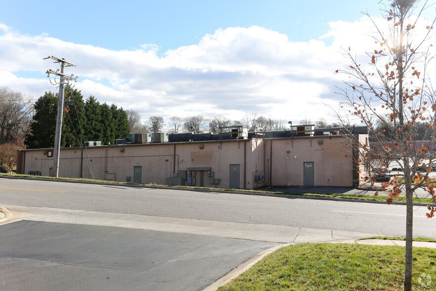 More Photos Of 1540-1550 E Broad St, Statesville Unknown For Lease
