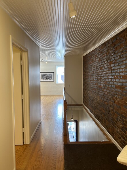 More Photos Of 414 Main St, Franklin Bar For Lease