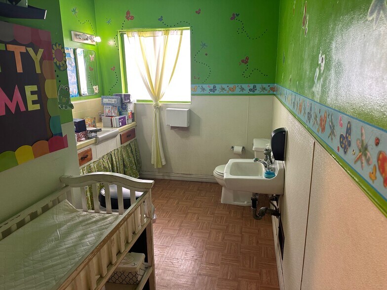 More Photos Of 2100 E Lambert Rd, La Habra Contractor Storage Yard For Sale