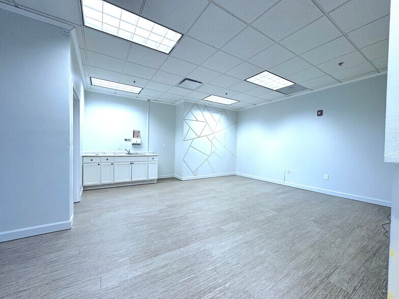 More Photos Of 6735 Conroy Windermere Rd, Orlando Medical For Lease