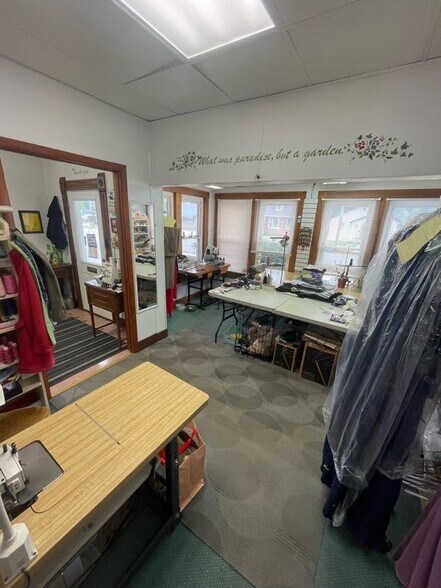 More Photos Of 635 S Lincoln Ave, O'Fallon Storefront Retail Office For Sale