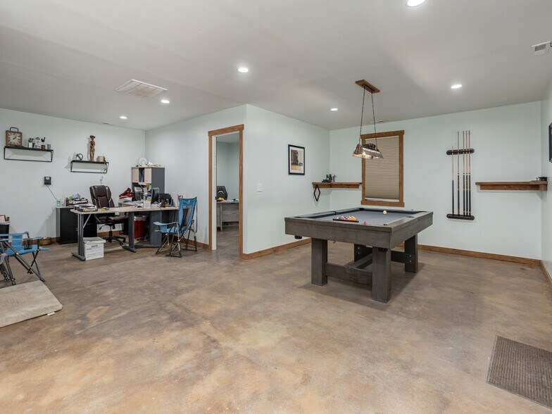 More Photos Of 445 6th E ave, Hendersonville Light Distribution For Sale