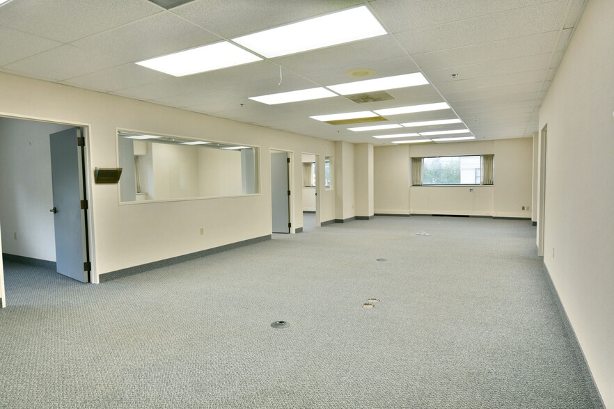 More Photos Of 108 Main Ave SW, Warren Office Residential For Lease
