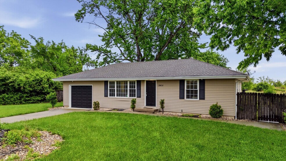 More Photos Of 2450 NW Lowenstein Dr, Lee's Summit Flex For Sale