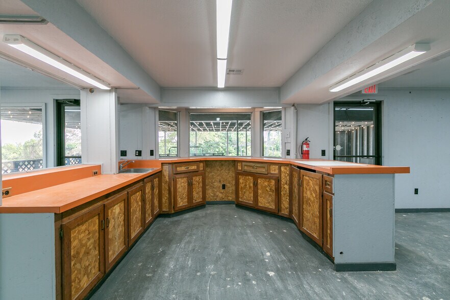 More Photos Of 1116 W Highway 76, Branson General Retail For Lease