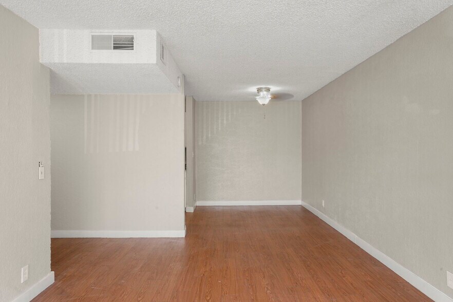 More Photos Of 1945 N Peoria St, Aurora Apartments For Sale