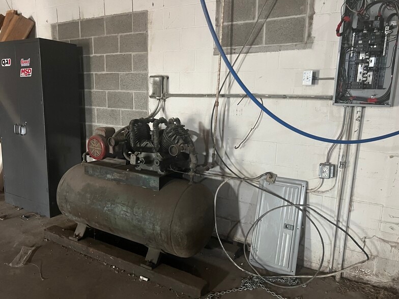 More Photos Of 10033 N Old State Road 67, Mooresville Flex For Sale