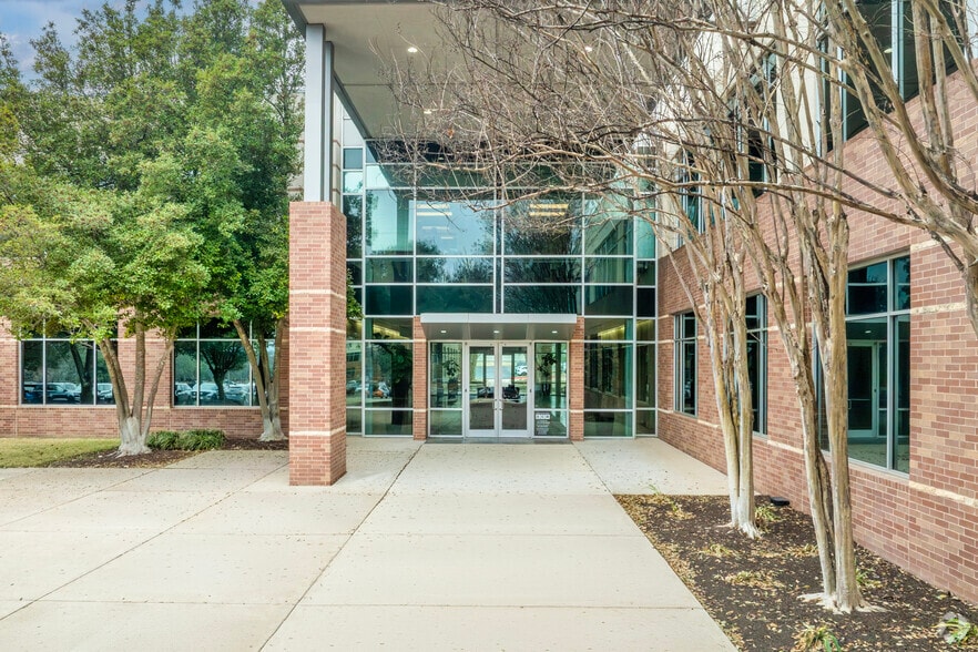 More Photos Of 9601 Amberglen Blvd, Austin Office For Lease