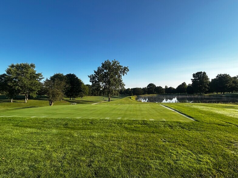 More Photos Of 7453 400 S, Marion Sports And Entertainment For Sale