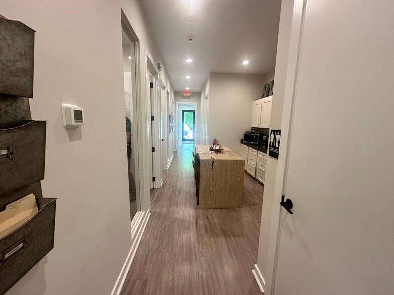 More Photos Of 6110 McFarland Station Dr, Alpharetta Medical For Lease