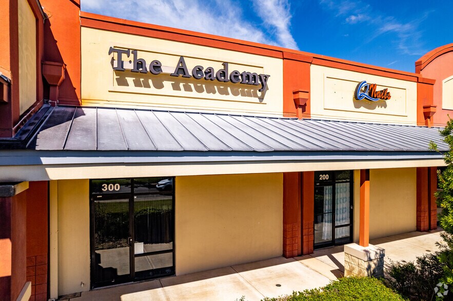 More Photos Of 2611 SW 19th Avenue Rd, Ocala Storefront For Lease