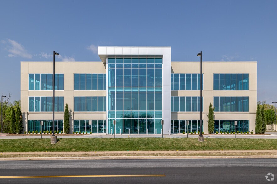 More Photos Of 2700 SE S St, Bentonville Office For Lease