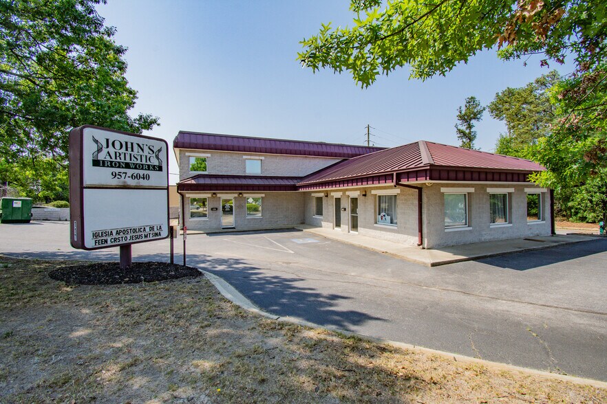 Primary Photo Of 117 Park Rd, Lexington Showroom For Sale