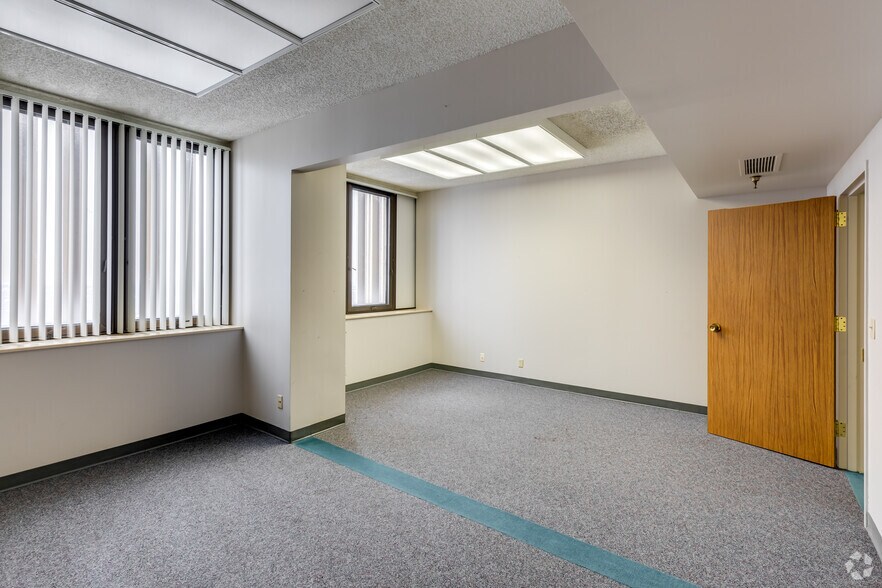 Photo of 48th Floor Ste 60-4800