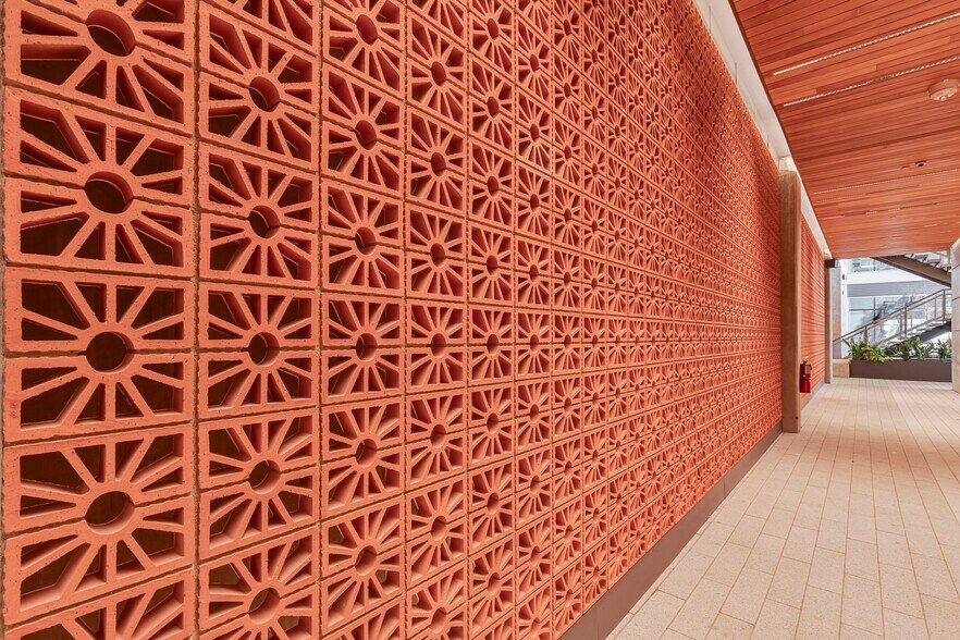 More Photos Of 155 Riveredge Dr, Dallas Office For Lease