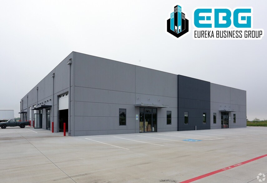 More Photos Of 708 E Houston St, Anna Warehouse For Lease