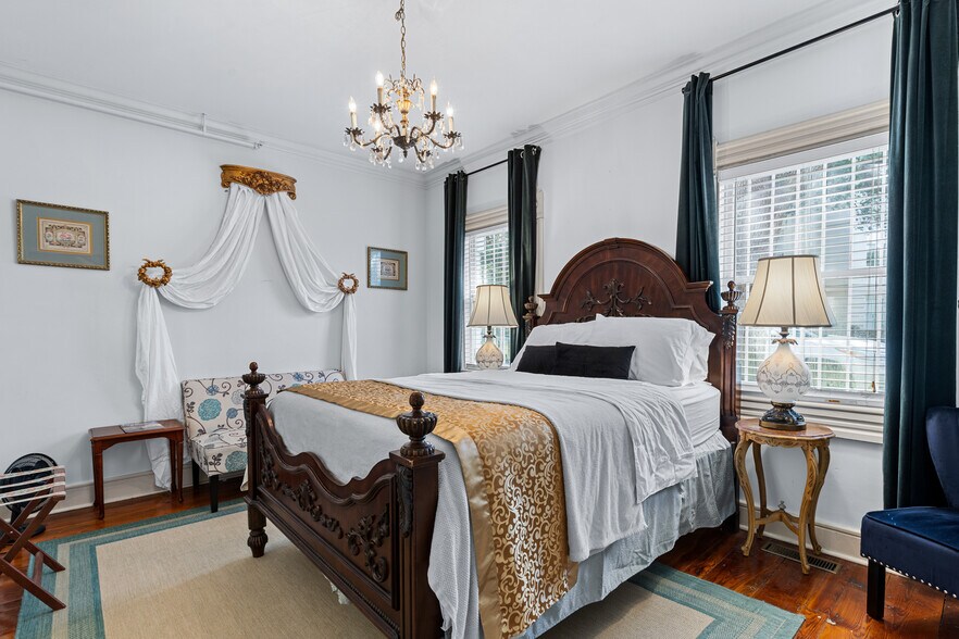 More Photos Of 402 E Gaston St, Savannah Hospitality For Sale