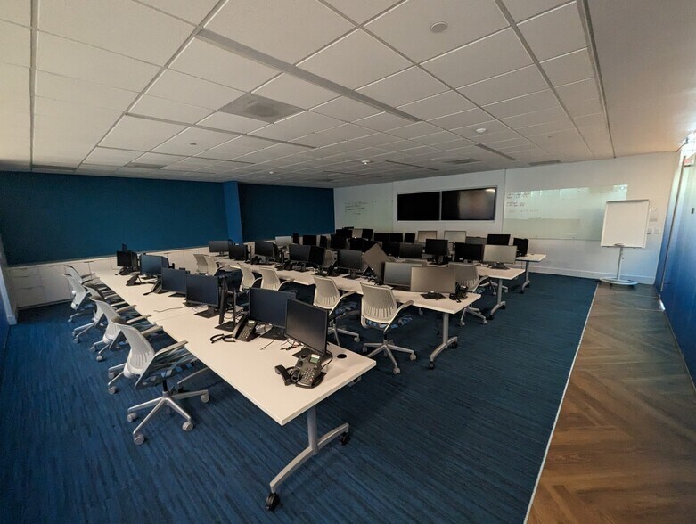 More Photos Of 11410 Greens Crossing Blvd, Houston Light Manufacturing For Sale