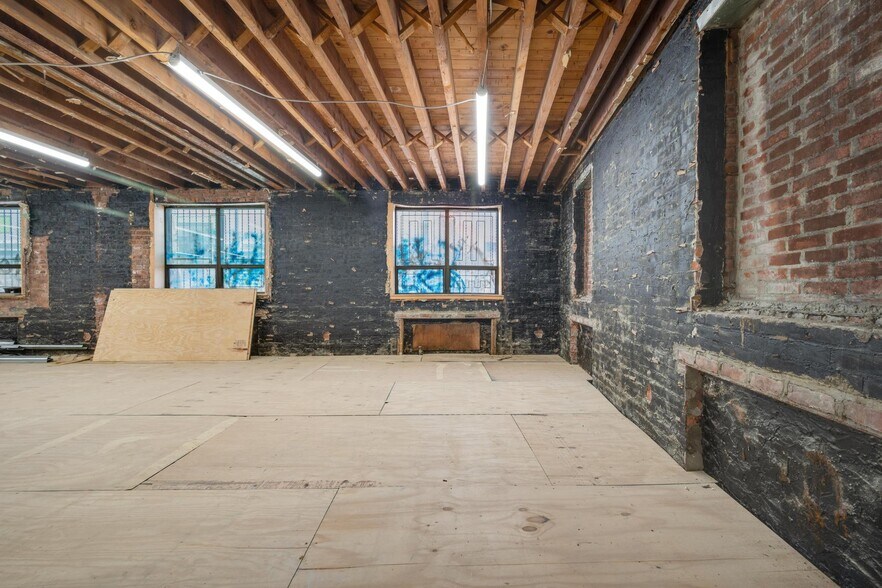 More Photos Of 1539 Covert St, Ridgewood Warehouse For Lease