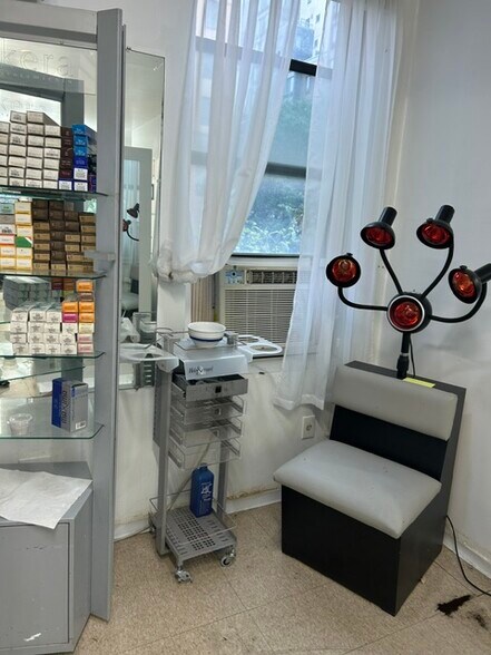 More Photos Of 1679 Madison Ave, New York Storefront Retail Residential For Lease