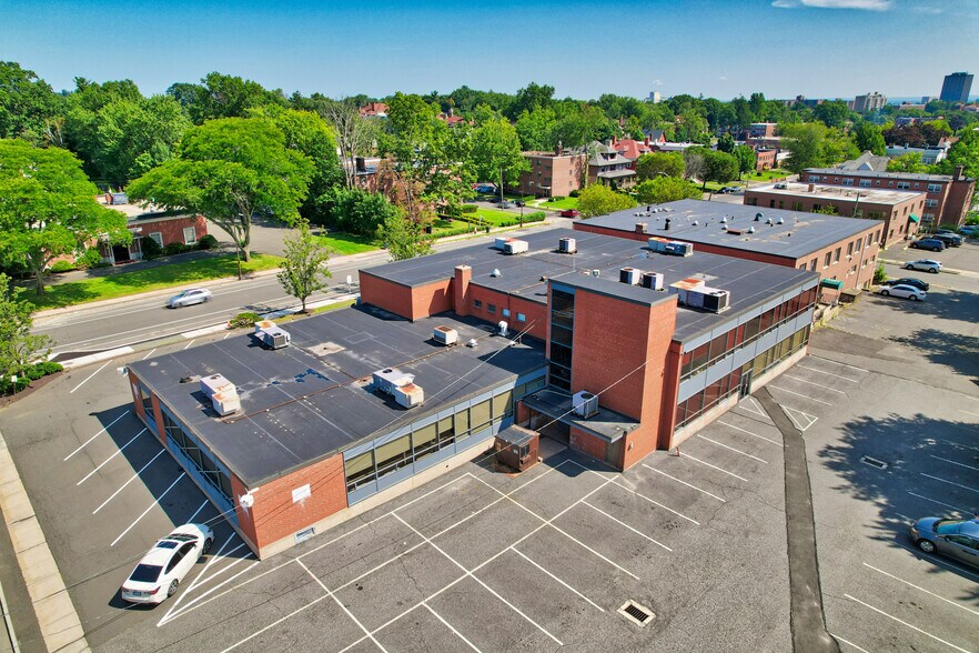 More Photos Of 631-635 Farmington Ave, Hartford Office For Sale