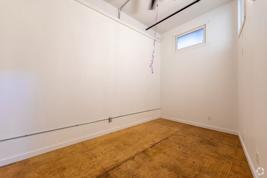 More Photos Of 2480 Dundas St W, Toronto Apartments For Sale