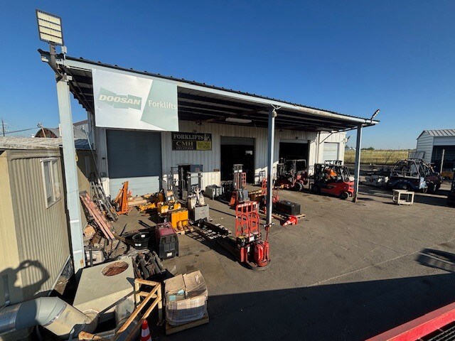 More Photos Of 1813 Moffat Blvd, Manteca Warehouse For Lease