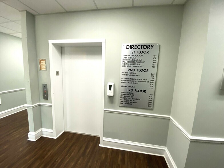 More Photos Of 1219 S East Ave, Sarasota Medical For Sale