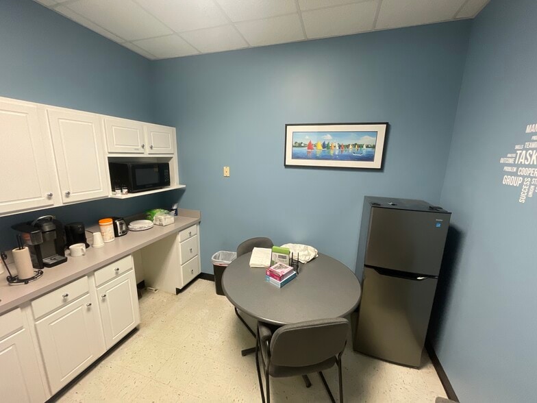 More Photos Of 11 Whitewood Ln, North Branford Garden Center For Sale