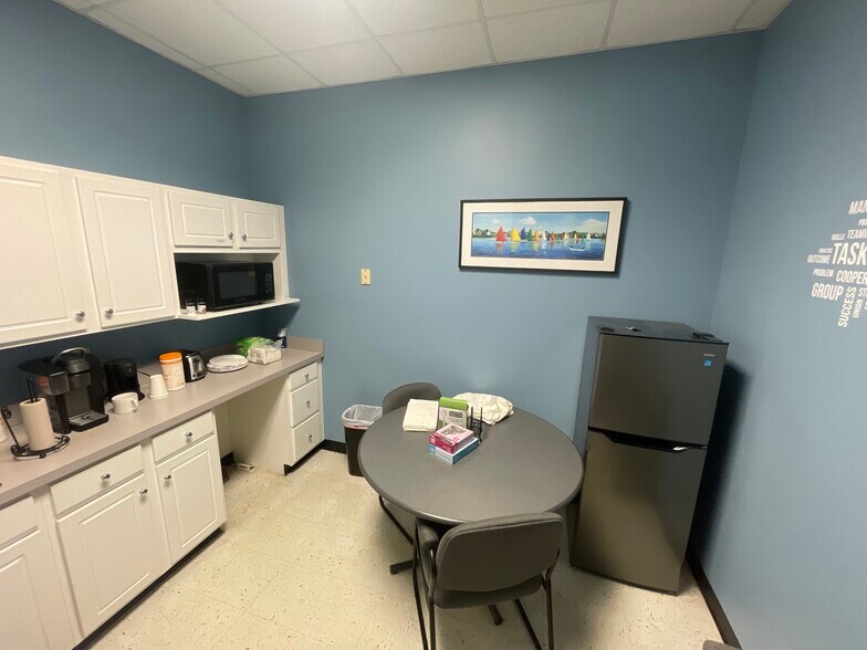 More Photos Of 11 Whitewood Ln, North Branford Garden Center For Sale