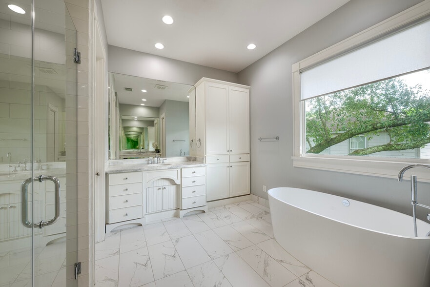 More Photos Of 1226 Heights Blvd, Houston Office For Sale