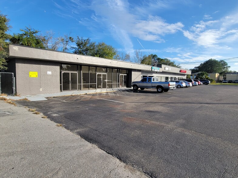 Primary Photo Of 2013-2023 Jammes Rd, Jacksonville Storefront For Lease