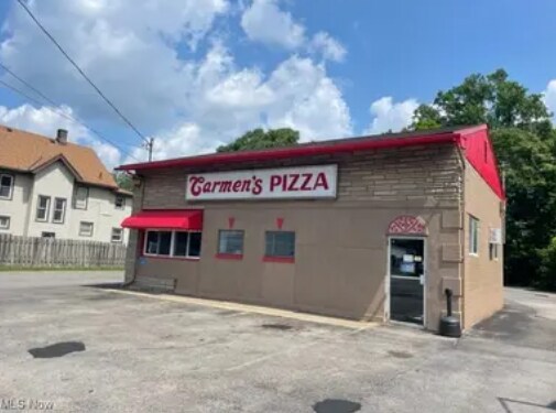 Primary Photo Of 1861 Youngstown Rd SE, Warren Restaurant For Sale