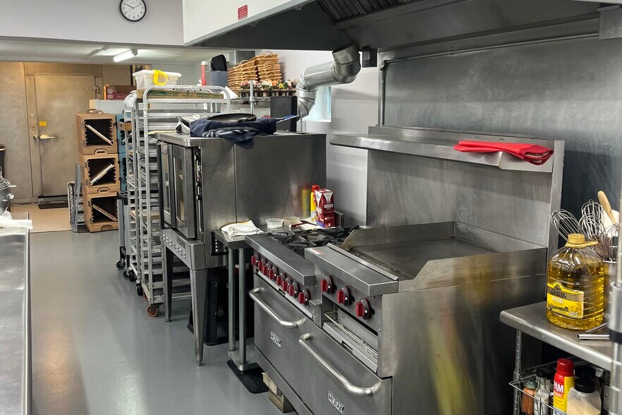 More Photos Of 22 Stebbins St, Saint Albans Industrial For Sale