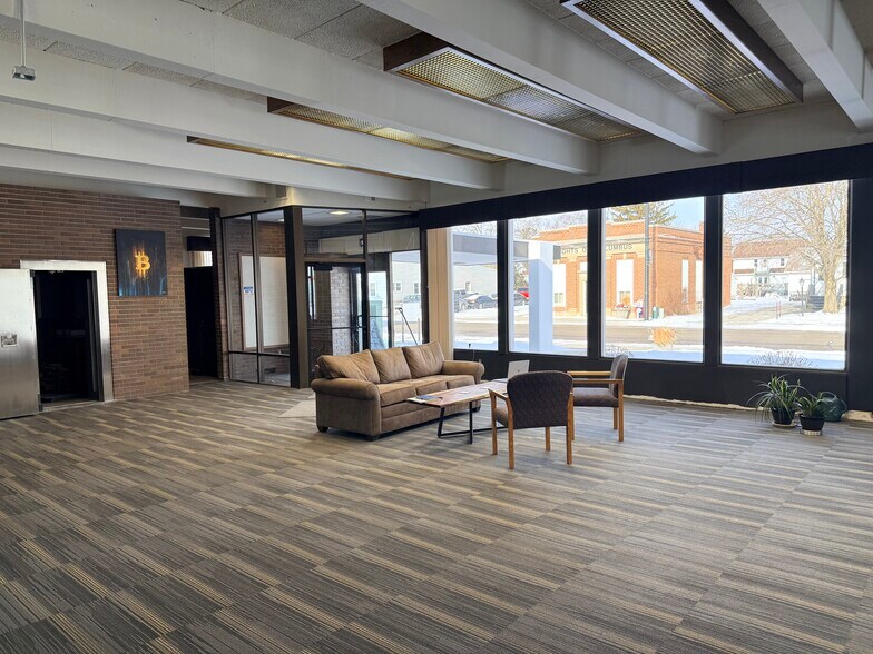 More Photos Of 427 Manitowoc St, Reedsville Office For Sale