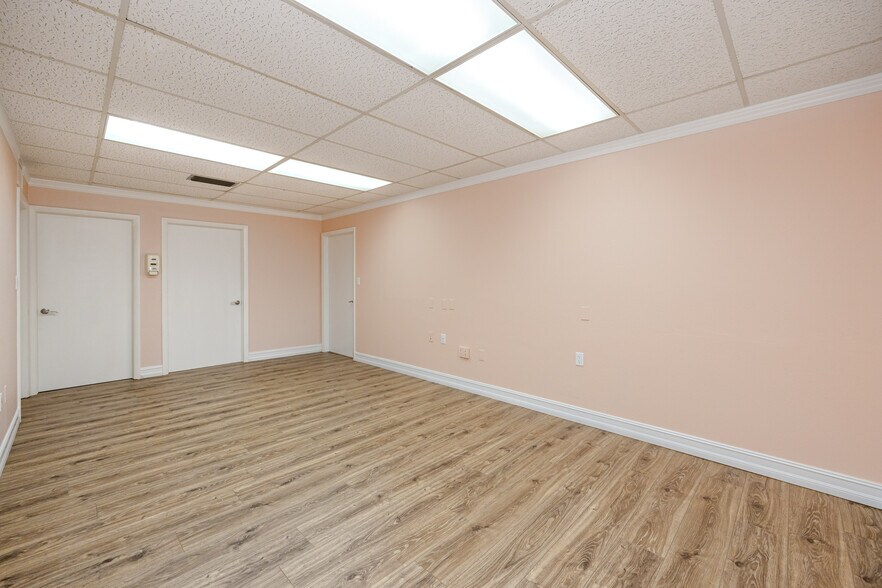 More Photos Of 6449 38th Ave, Saint Petersburg Medical For Lease