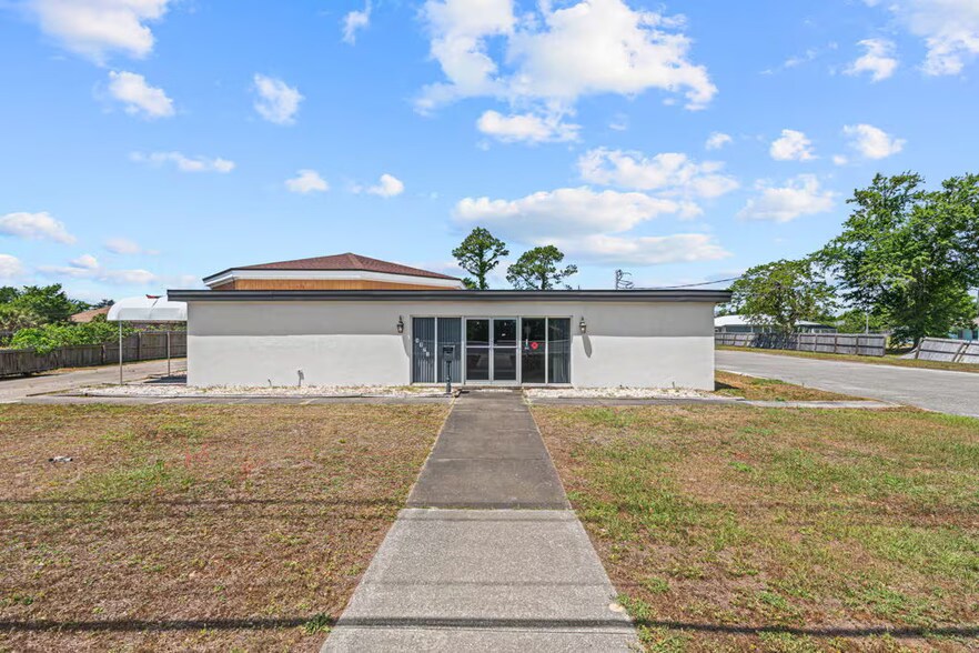 More Photos Of 1124 N MLK BLVD, Panama City Funeral Home For Lease