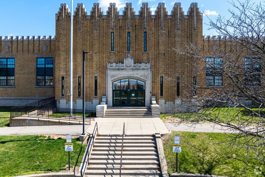 More Photos Of 115 West St, Battle Creek Apartments For Sale