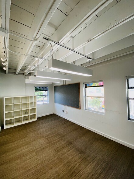 More Photos Of 401-411 W Magnolia Ave, Fort Worth Storefront Retail Office For Lease
