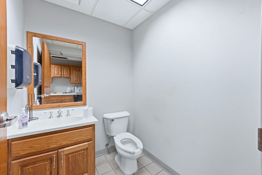 More Photos Of 3209 Clearfield Ct, Fort Wayne Warehouse For Sale