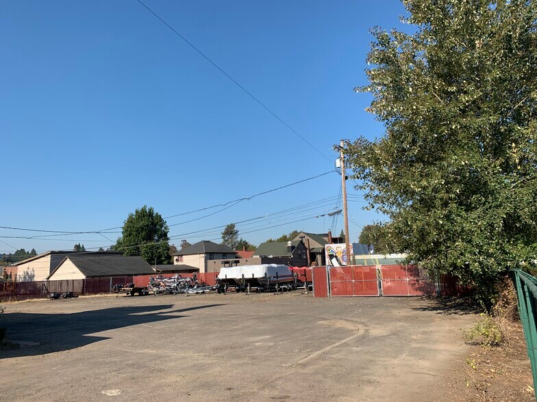 More Photos Of 12360 SW Main St, Tigard Freestanding For Lease