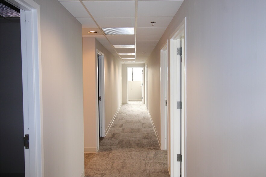 More Photos Of 21495 Ridgetop Cir, Sterling Medical For Sale