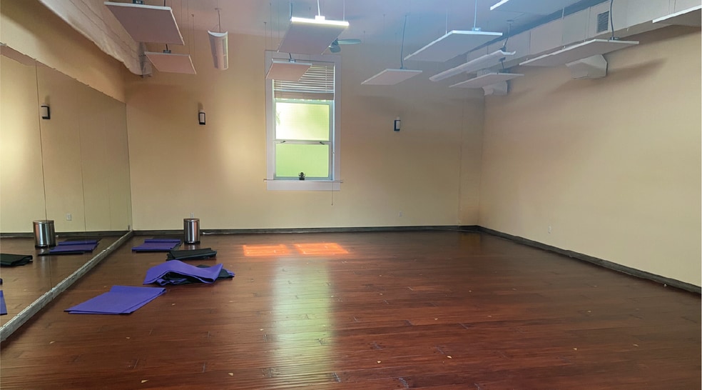 More Photos Of 1014 47th Rd, Long Island City Storefront Retail Office For Lease