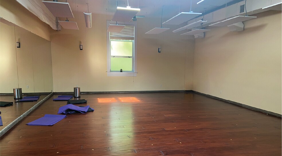 More Photos Of 1014 47th Rd, Long Island City Storefront Retail Office For Lease