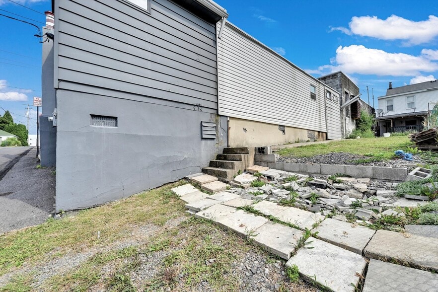 More Photos Of 10 W Oak St, Frackville Restaurant For Sale