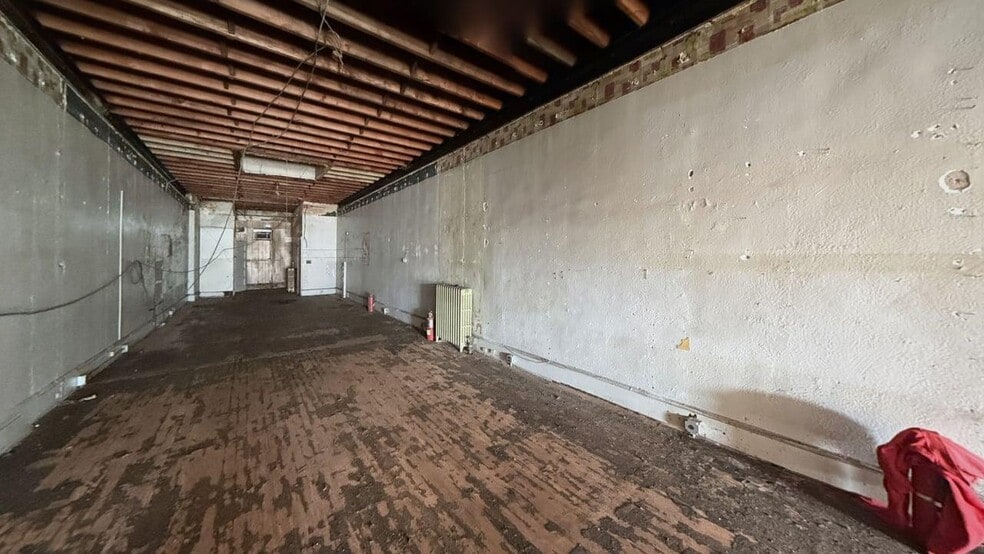 More Photos Of 188 Beach 116th St, Far Rockaway Storefront For Lease
