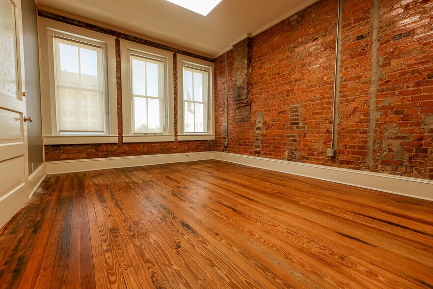 More Photos Of 154 Magnolia St, Spartanburg Storefront Retail Office For Lease