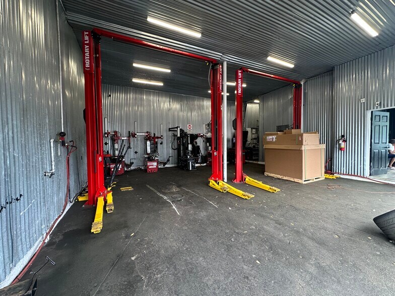 More Photos Of 2501 Sanford Ave, Sanford Auto Repair For Sale